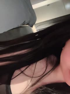 19岁性感巨乳妹与神秘男子的成人无码高清激情影片